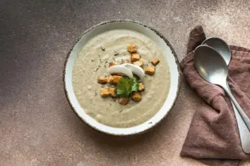 شوربة الكمأة الكريمية الفاخرة