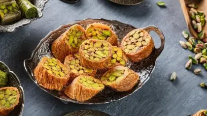 مبرومة الفستق الحلبي بالكنافة