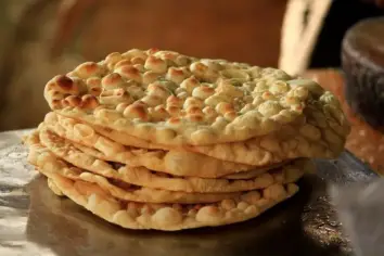 خبز التميس بالسمسم