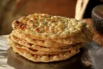 خبز التميس بالسمسم
