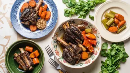 موزات الضأن المشوية مع الخضار