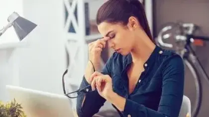 كيف يحمي نموذج العمل الهجين الصحة النفسية للمرأة؟