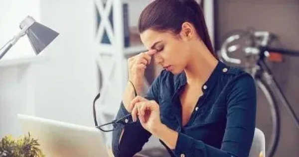 العمل الهجين وأثره على الصحة النفسية للمرأة