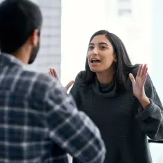 تفسير رؤية خيانة الزوجة لزوجها في المنام