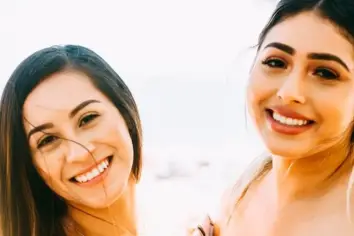 تفسير رؤية الأسنان البيضاء في المنام للعزباء