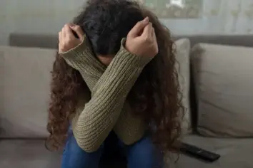 تفسير حلم حضن الميت والبكاء للعزباء