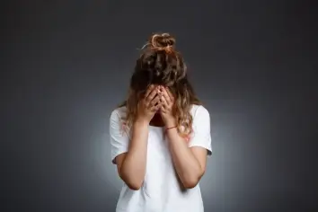 تفسير رؤية الخروج من مكان ضيق للمتزوجة