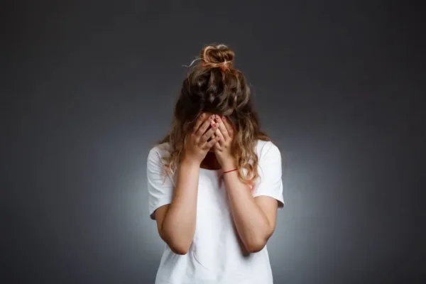 تفسير رؤية الخروج من مكان ضيق للمتزوجة