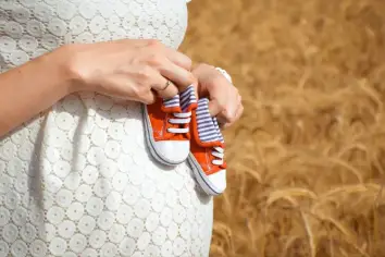 تفسير رؤيا الحمل للمتزوجة غير الحامل وذات الأبناء