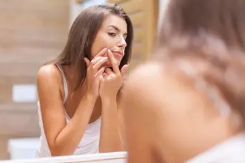 تفسير رؤية حبوب الوجه في المنام للمتزوجة