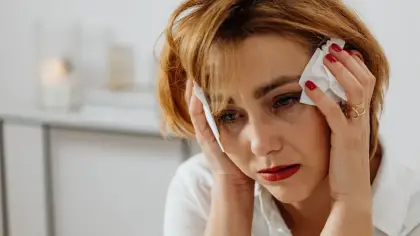 تأويل رؤيا وفاة شخص حي والبكاء عليه للمرأة الحامل