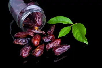 تفسير رؤيا أكل التمر للعزباء في المنام