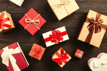 تفسير رؤية الهدية في المنام ودلالاتها للعزباء