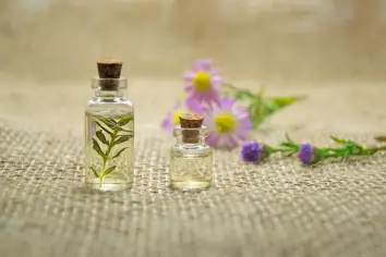 تفسير رؤية العطر في منام المرأة المطلقة