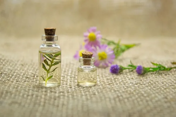 تفسير رؤية العطر في منام المرأة المطلقة