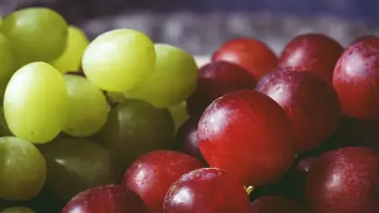 تفسير رؤية العنب في المنام ودلالاته المختلفة