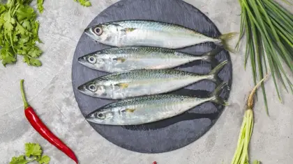 تفسير رؤية أكل السمك في المنام ودلالاته