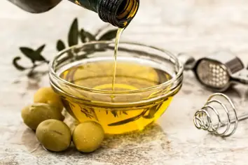 تفسير رؤيا دهن الجسم بزيت الزيتون في الحلم