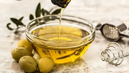 تفسير رؤيا دهن الجسم بزيت الزيتون في الحلم