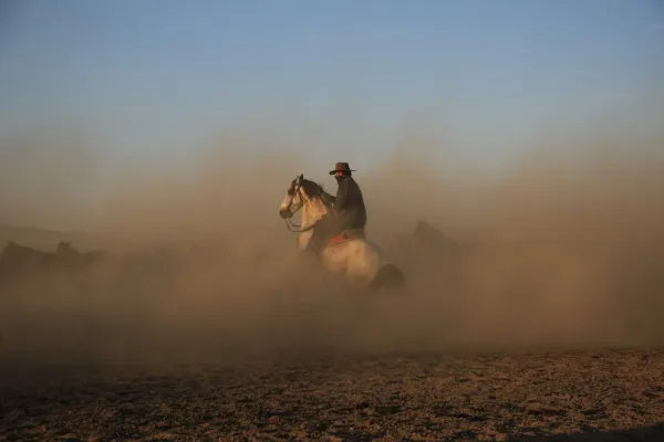 تفسير رؤية الغبار في المنام ودلالاته