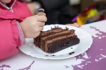 تفسير حلم أكل الحلويات في المنام ومعانيه