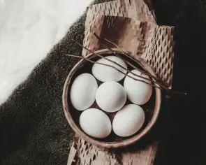 تفسير رؤية البيض في المنام ودلالاته