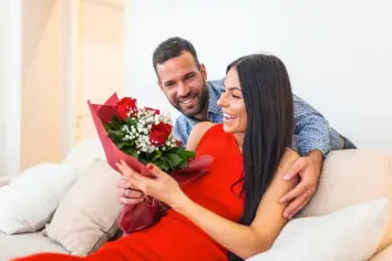 تفسير إهداء الورد الأحمر في المنام