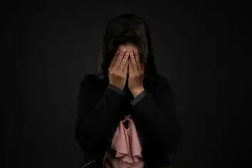 دلالات البكاء في المنام على شخص عزيز