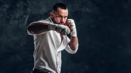 تأويل رؤيا ضرب شخص في المنام ودلالاتها