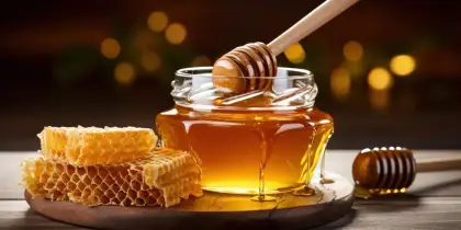 تفسير رؤية العسل في المنام ودلالاته المتعددة