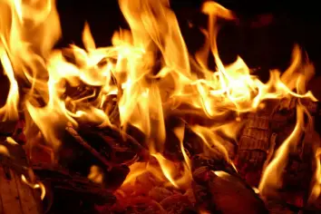 تفسير رؤية النار في المنام ودلالاتها المختلفة