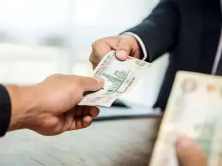 تفسير رؤيا أخذ المال من شخص معروف في المنام
