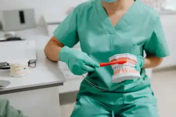 تأويل رؤيا تسوس الأسنان في المنام ودلالاتها