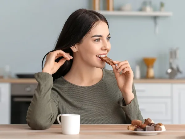 دلالات رؤيا أكل الحلويات في المنام