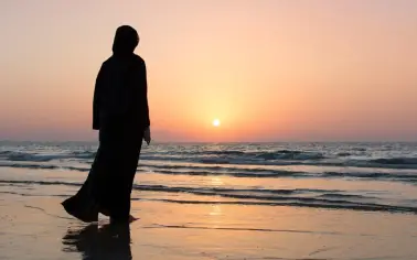 تفسير رؤية العباية السوداء في المنام ودلالاتها