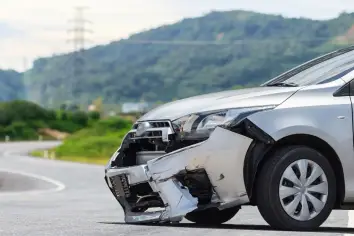 تفسير رؤية حادث سيارة لشخص معروف في المنام
