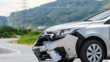 تفسير رؤية حادث سيارة لشخص معروف في المنام