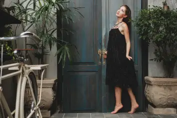تفسير رؤية الفستان الأسود في المنام ودلالاته