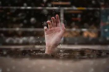 تفسير رؤية غرق شخص في الحلم