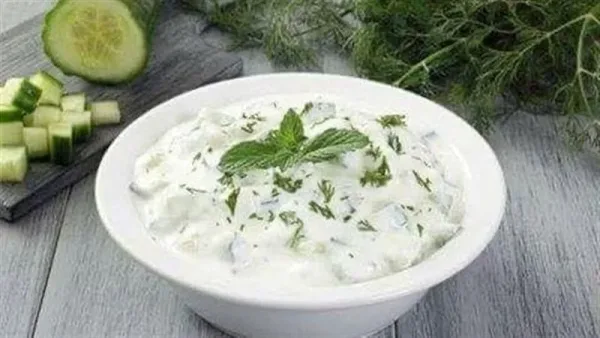سلطة الزبادي بالخيار: فوائدها وطريقة تحضيرها