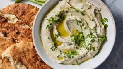 سلطة بابا غنوج بالباذنجان المشوي