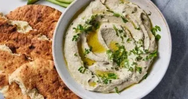 سلطة بابا غنوج بالباذنجان المشوي