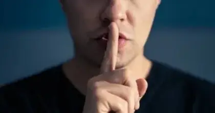 خمس حالات يكون فيها الصمت قوة وحكمة