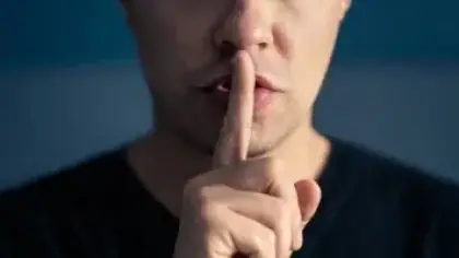 خمس حالات يكون فيها الصمت قوة وحكمة
