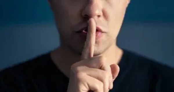 خمس حالات يكون فيها الصمت قوة وحكمة