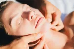 تمارين لشد خط الفك وتحسين ملامح الوجه