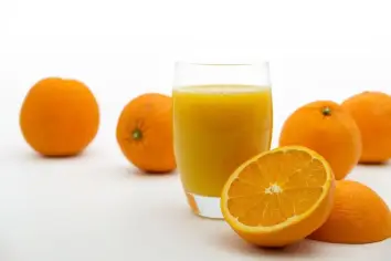 عصير البرتقال: فوائده ومخاطره الصحية