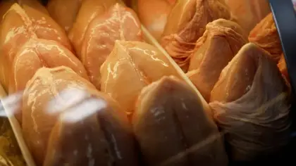 مخاطر غسل الدجاج النيء قبل الطهي