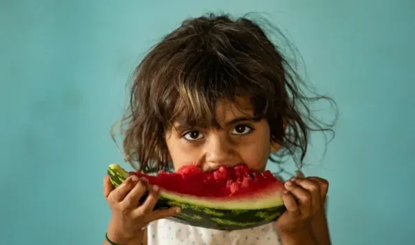 أطعمة تساعد على تبريد الجسم في الطقس الحار