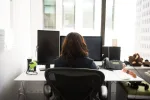 تأثير الجلوس الطويل على صحة القلب والأوعية الدموية